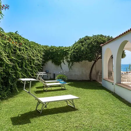 Brezza Marina Villa Calabernardo